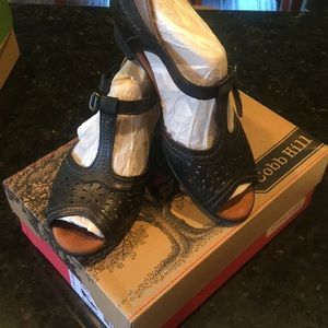 Cobb Hill Alyssa Sandal. LIKE NEW. Worn once.